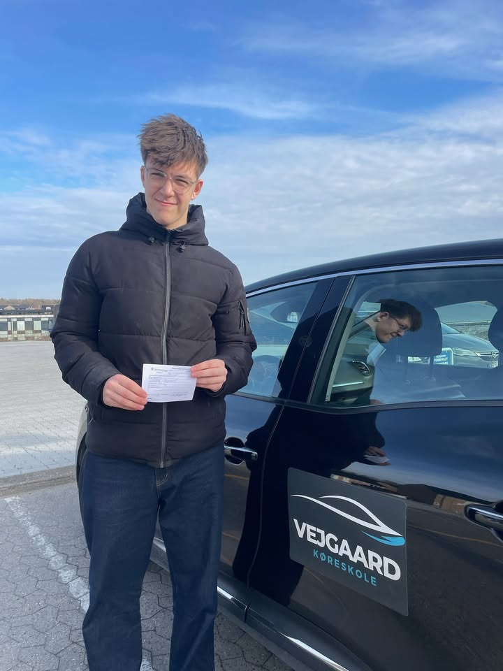 Vejgaard Køreskole v/Morten Rode ønsker Mikkel tillykke med kørekortet i første forsøg