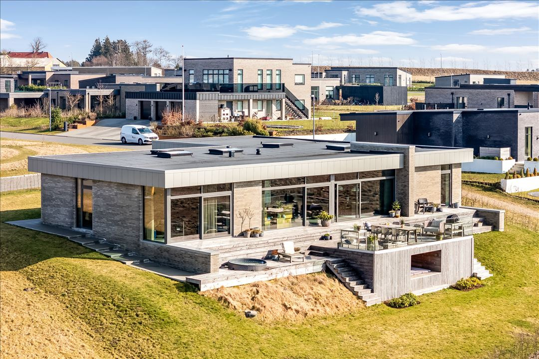 Stor, arkitekttegnet villa med panoramaudsigt i Støvring