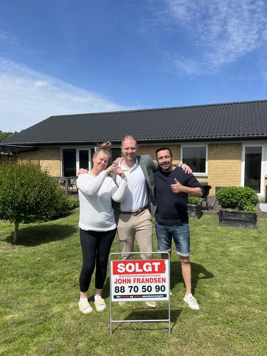John Frandsen Ikast sælger Blåbærtoften 3 og hjælper kunder videre i nye boligdrømme