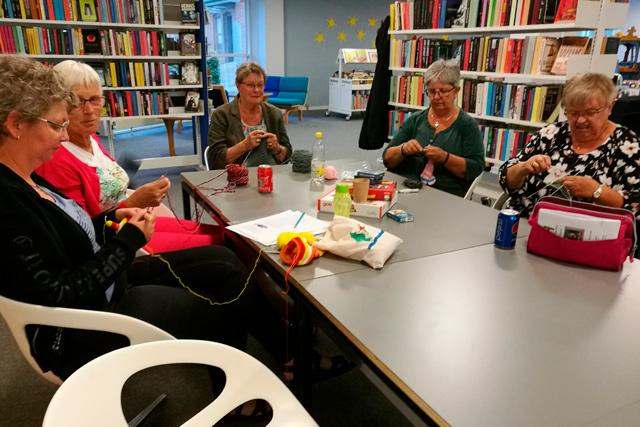 Hyggeligt samvær på biblioteket i Sunds