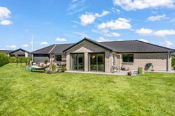 EDC Støvring præsenterer moderne villa i Støvring Ådale