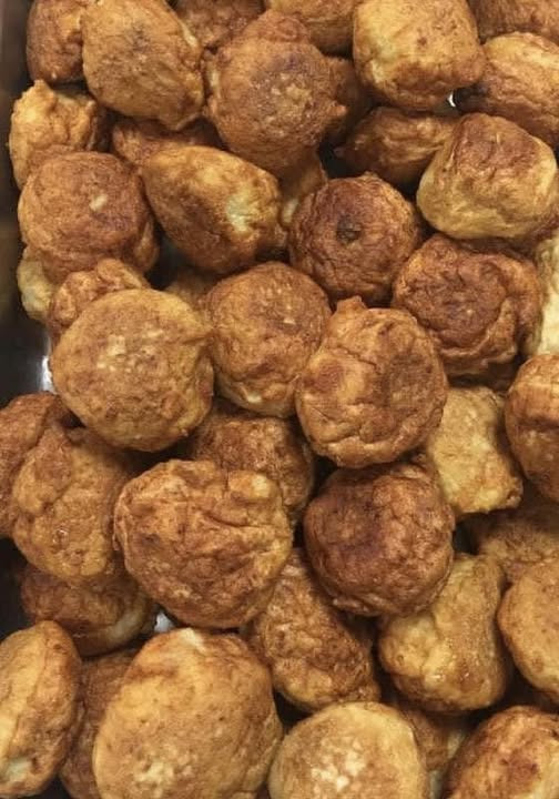 Risskov Torvet har onsdagstilbud på 8 lune fiskefrikadeller med remoulade til 99 kr.