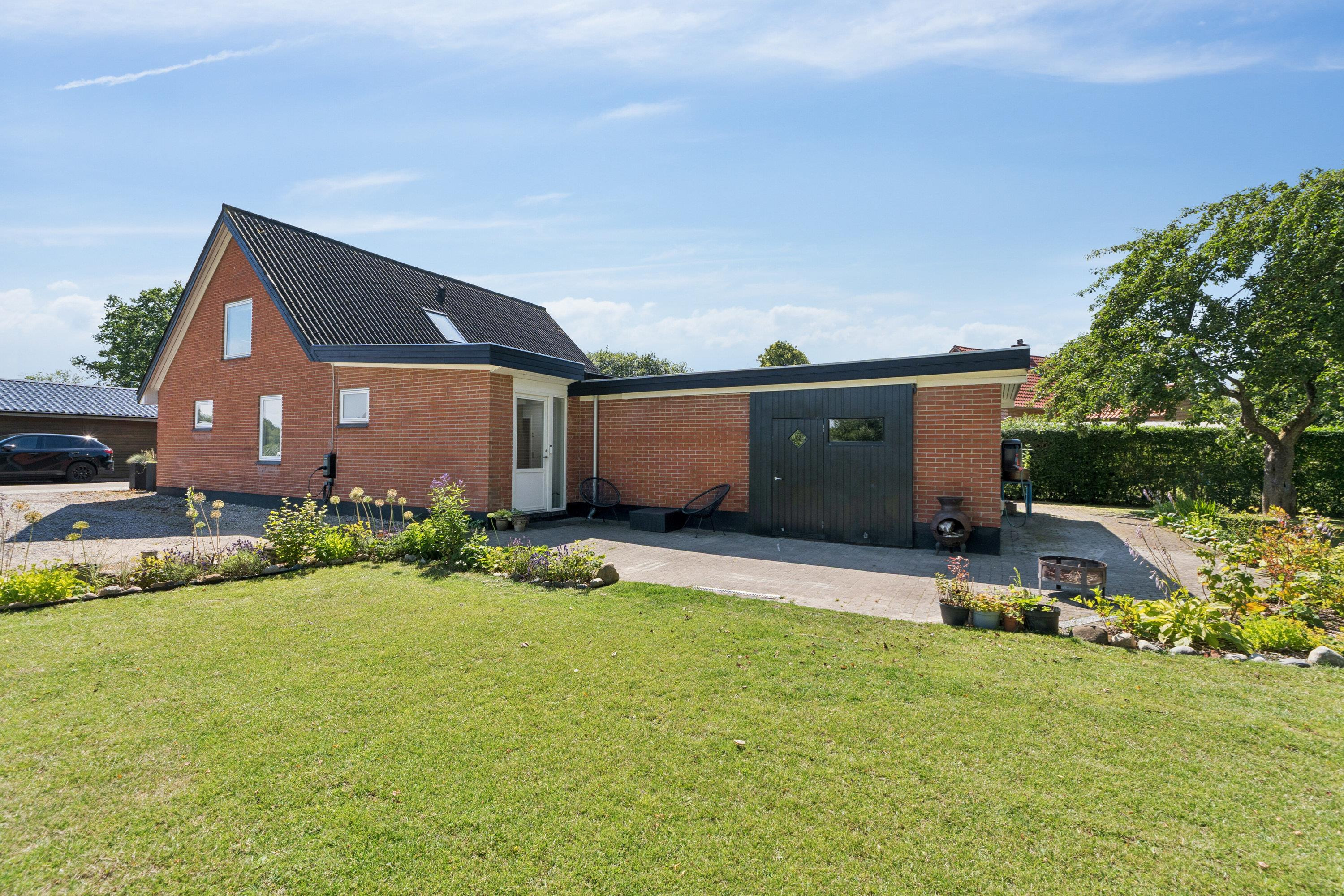 Renoveret og indflytningsklar villa tæt på byen i Balle.