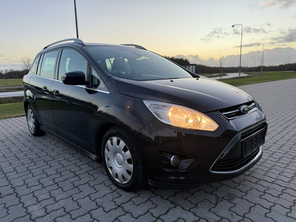 Ny rejsevogn hos P.C. BILER ApS: Ford Grand C-MAX klar til ny ejer