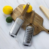 Tilbud fra Min Købmand Øster Bjerregrav: Få et Casper Sobczyk dobbelt rivejernssæt for kun 48 kr.