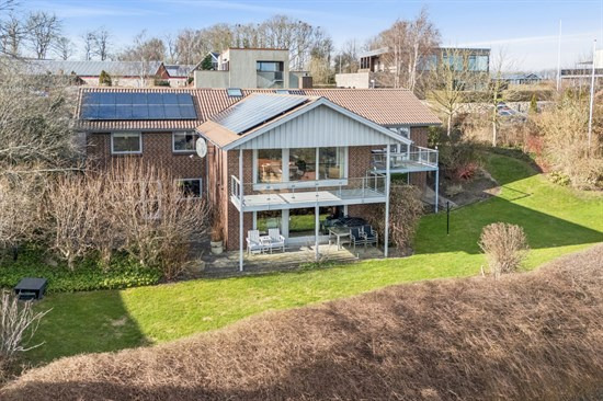 Drømmer du om luksus? For 4.495.000 kr er Tyttebærvej 2 kommet til salg - Se den og de dyreste boliger til salg her