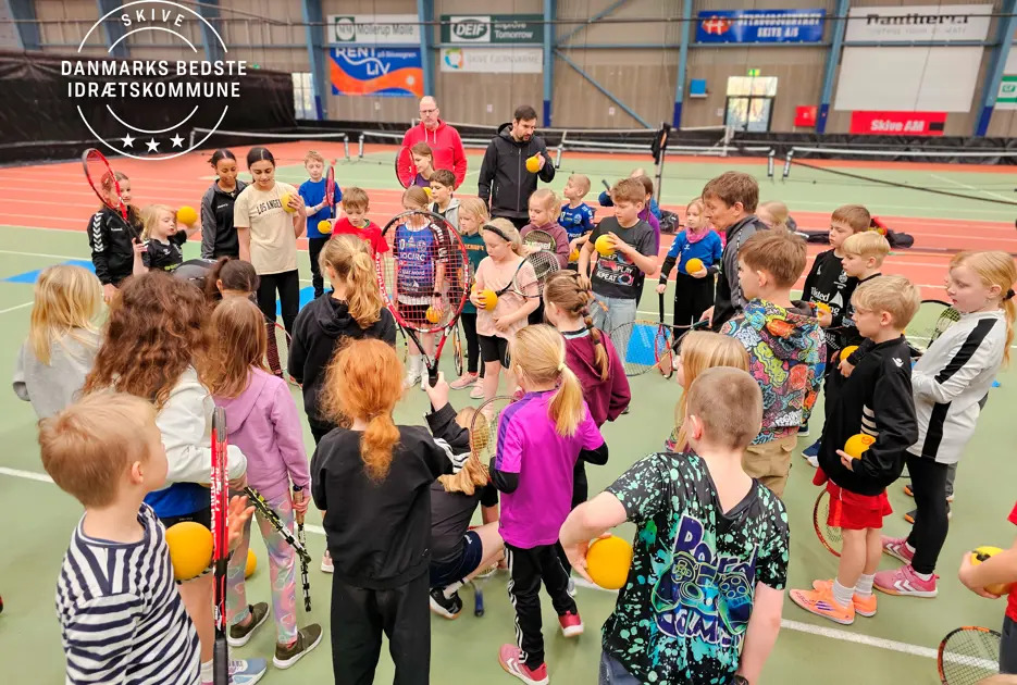 Skolesportsevent samler 450 elever til fællesskab og bevægelsesglæde i Spar Nord Arena