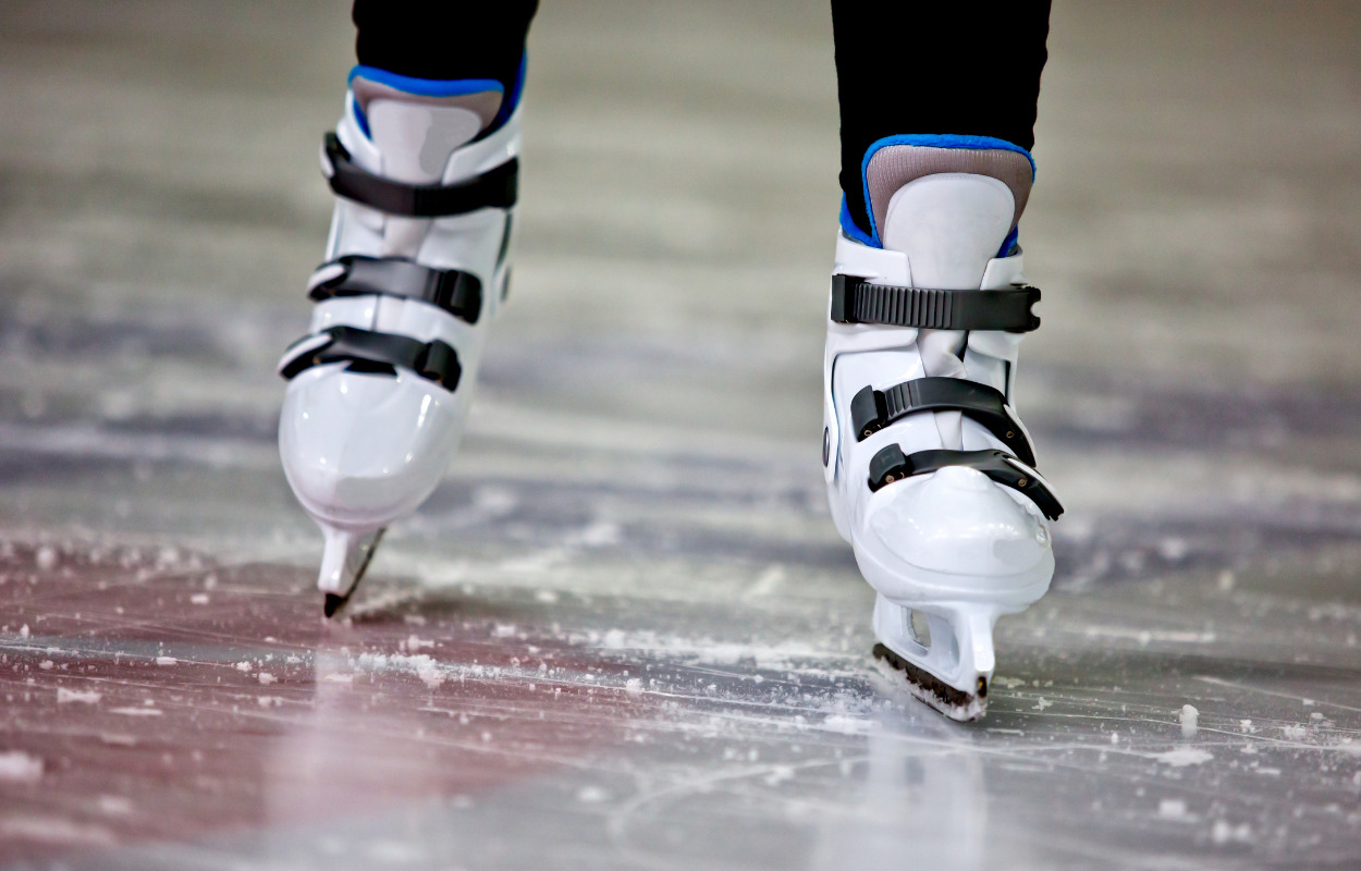 På med skøjterne: Skøjtebanen er åben i Skive