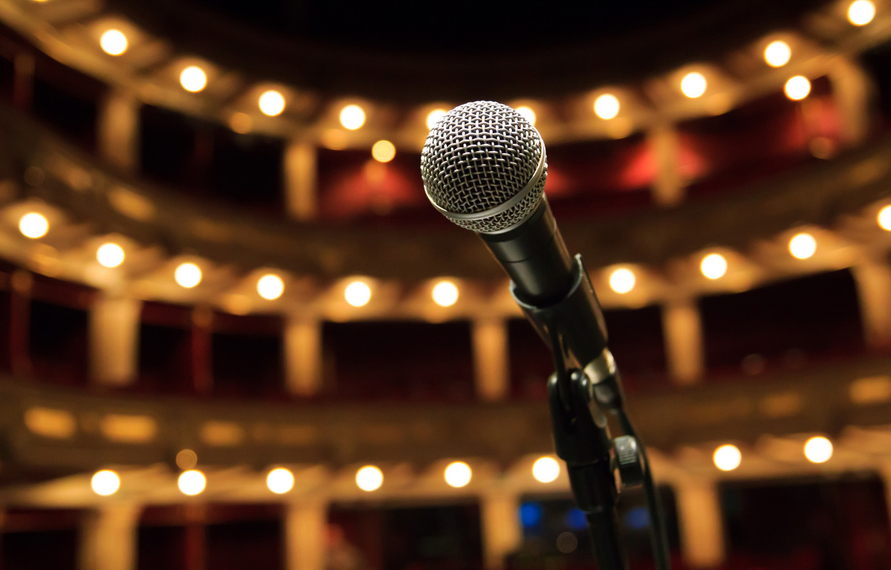 Burhan G byder på akustisk koncert