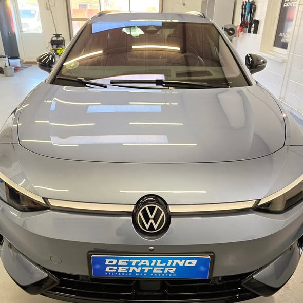 Detailing Center præsenterer VW ID.7 i Moonstone Grey med avanceret lakbeskyttelse