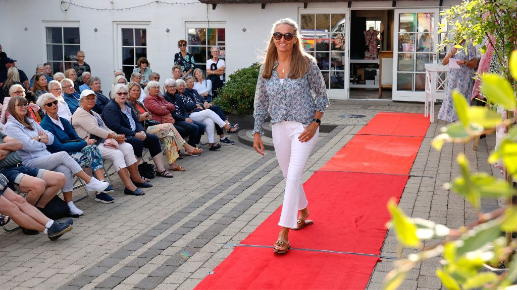 Open Day & Night i Hune: En dag fyldt med tilbud, mad og nostalgi