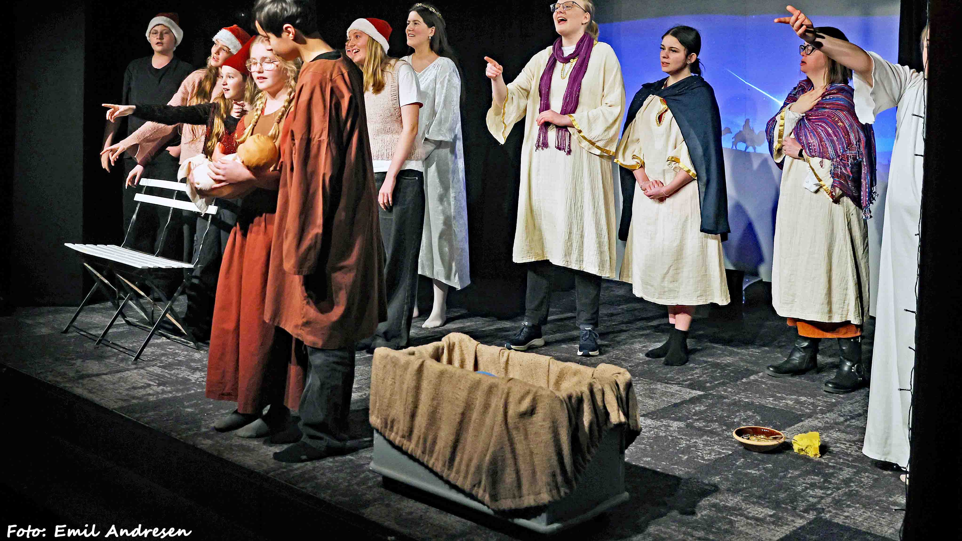 Birkende Ungdomsteater og KAT slår pjalterne sammen i hyggelig juleforestilling