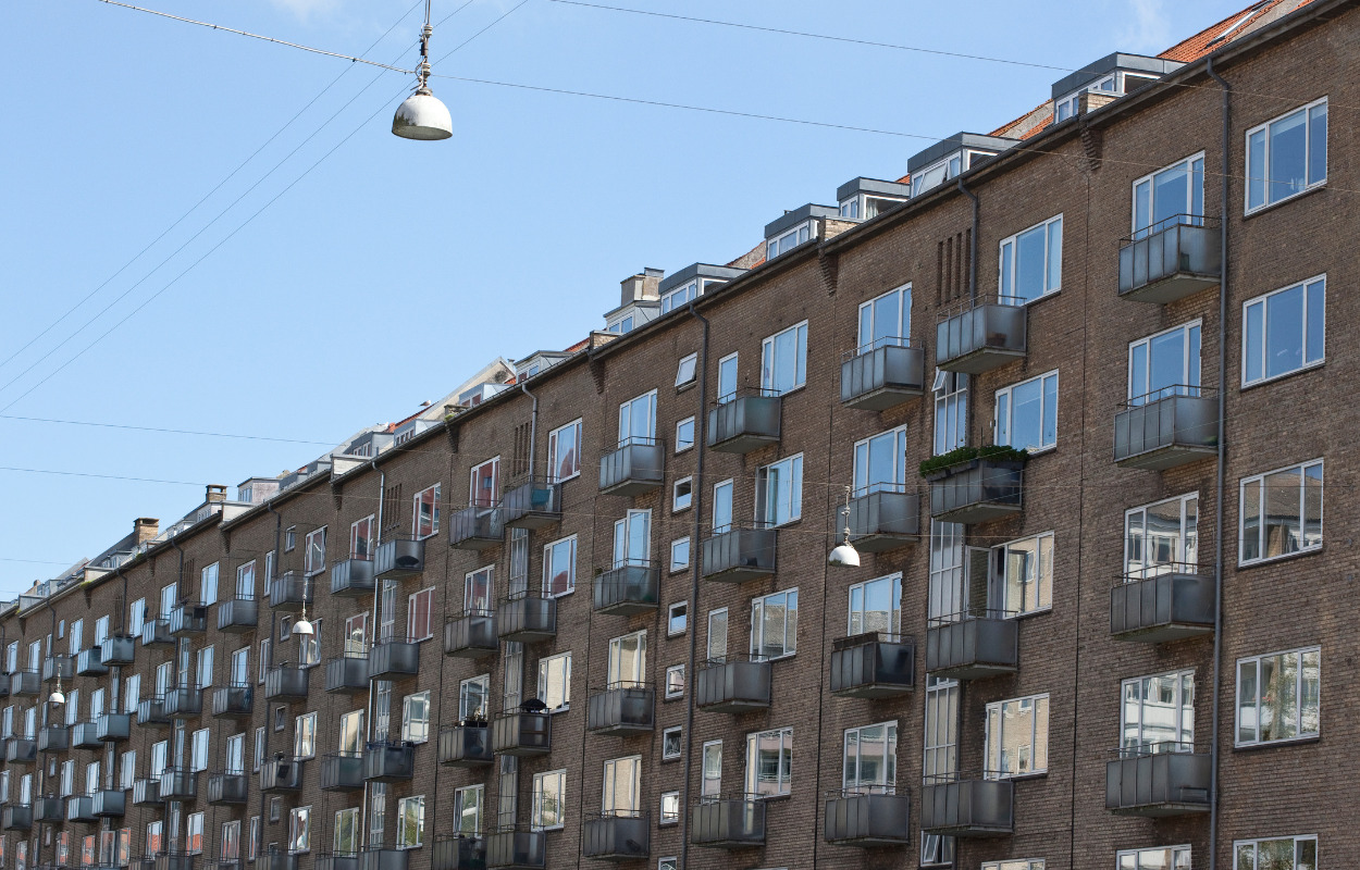 Ny bog fra lokal forfatter: Fattigrøve og grimme altaner