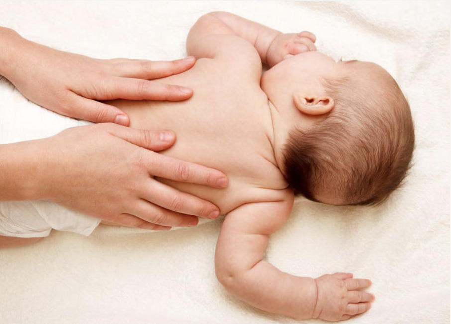 Lær at give din baby massage