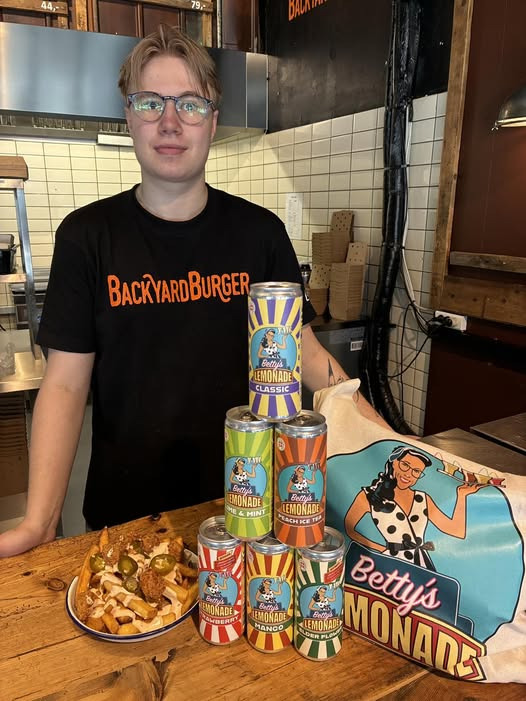 BackyardBurger udlodder 2x Spicy Chicken Fries og 5x Betty’s Lemonade