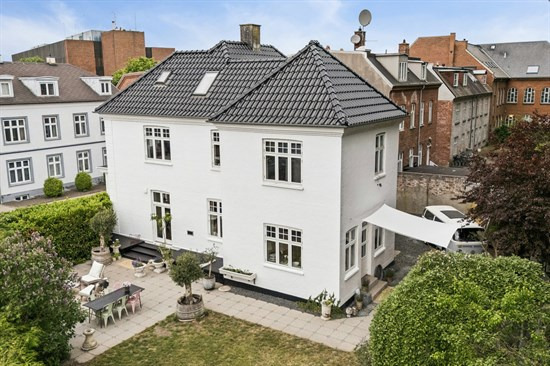 Platanvej 7 og 3 andre boliger er kommet til salg denne uge i Holbæk - se boligerne her.