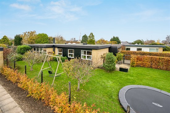 Bredkær Parkvej 11 og 2 andre boliger er kommet til salg denne uge i Egå - se boligerne her.