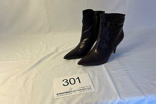 CAMPEN AUKTIONER: Sidste chance for at byde på sko og støvler i storrestsalg auktion