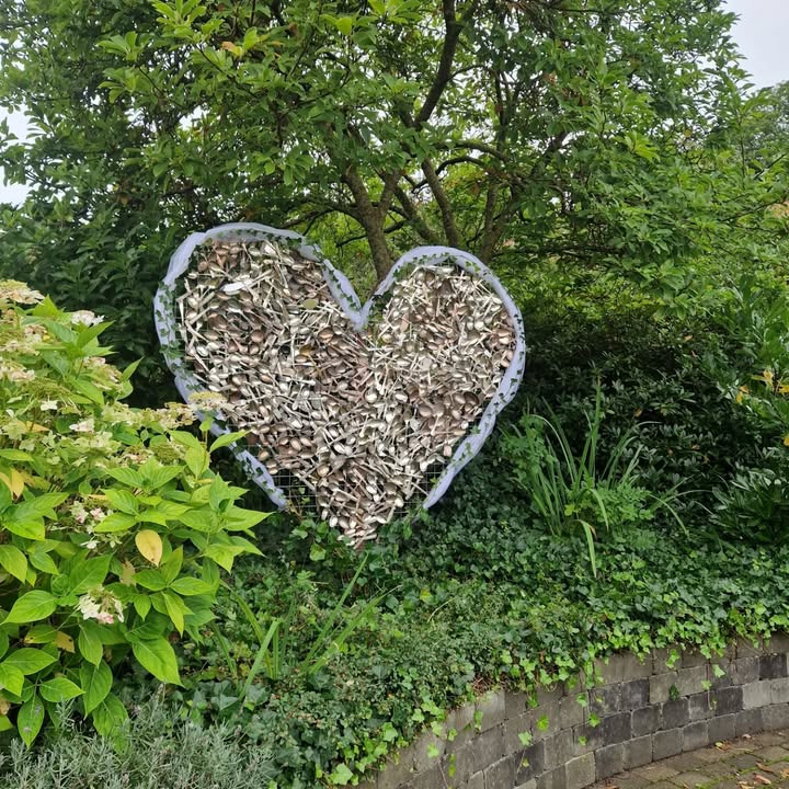 Guldsmed Ø præsenterer bryllupshjerte af pletbestik på Resenlund i weekenden