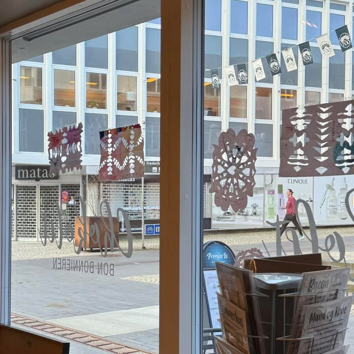 Chokolet - Bon Bonnieren opfordrer til deltagelse i gækkebrevskonkurrence med præmie og påskeæg