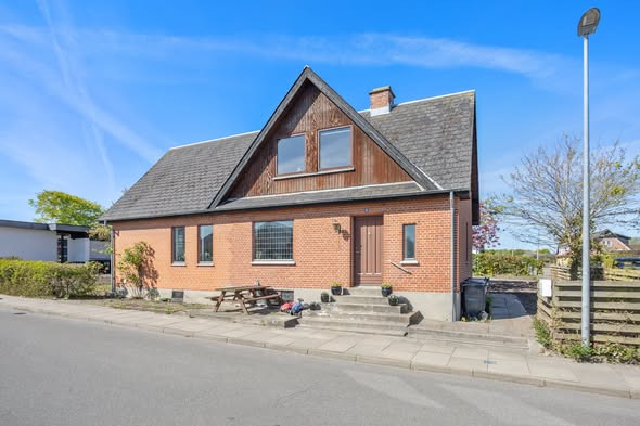 Mæglerhuset har juli tilbud på familievenlig villa i Løgstør