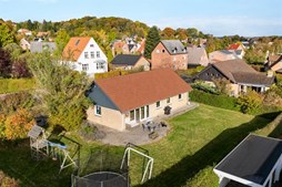 Tjørnevej 1 og 1 anden boliger er kommet til salg denne uge i Odder - se boligerne her.