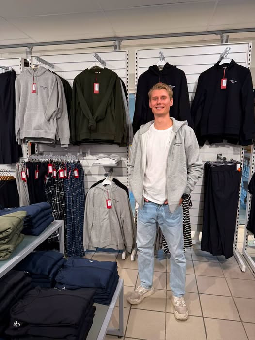 Sportigan Farsø byder William velkommen i butikken
