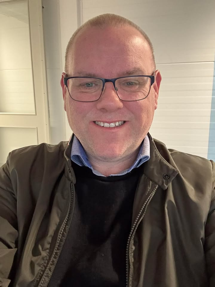 Nørgaards Køreskole fejrer 25 år med Torben som kørelærer