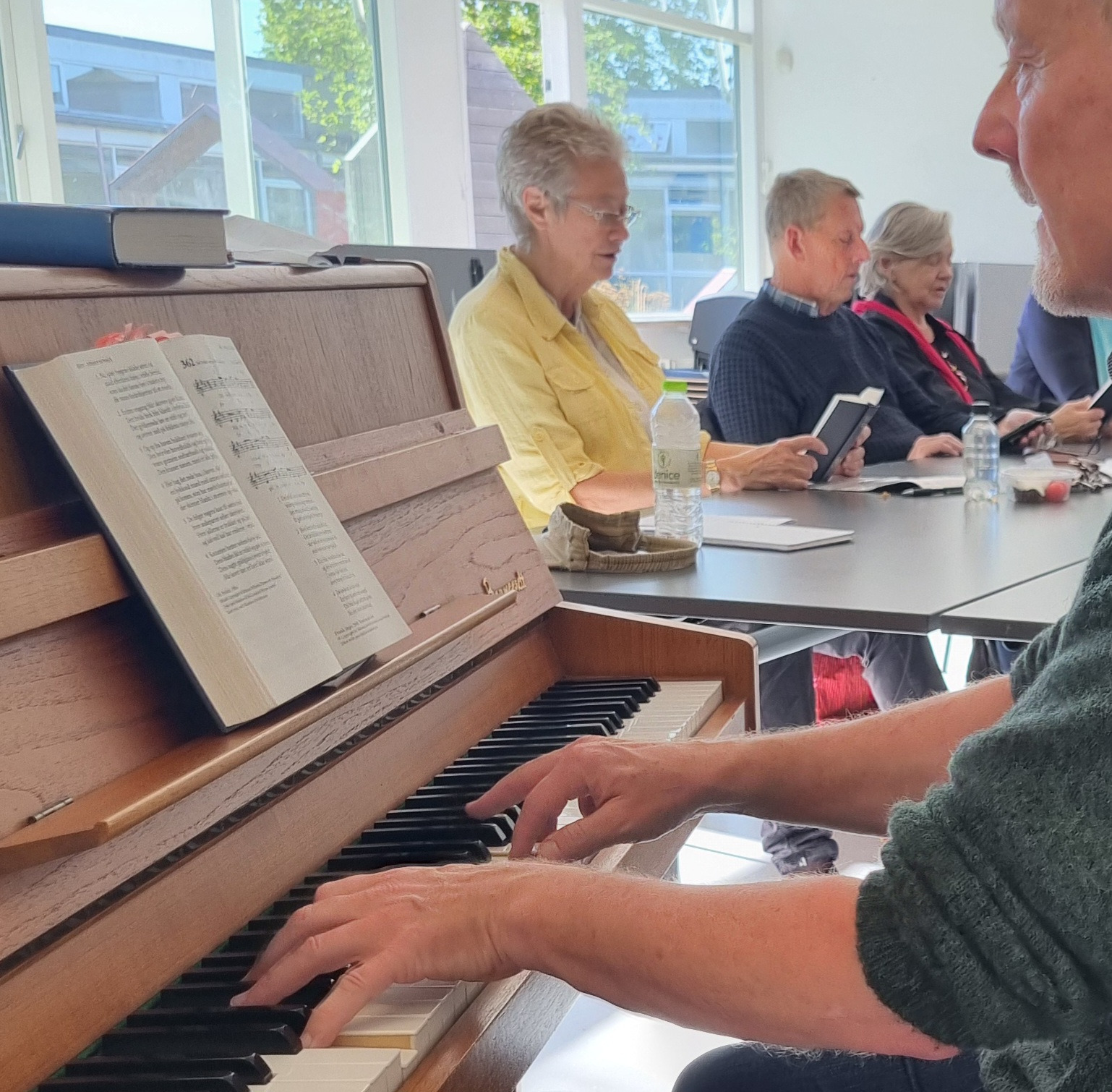 Fællessang og hygge på Vigerslev Bibliotek