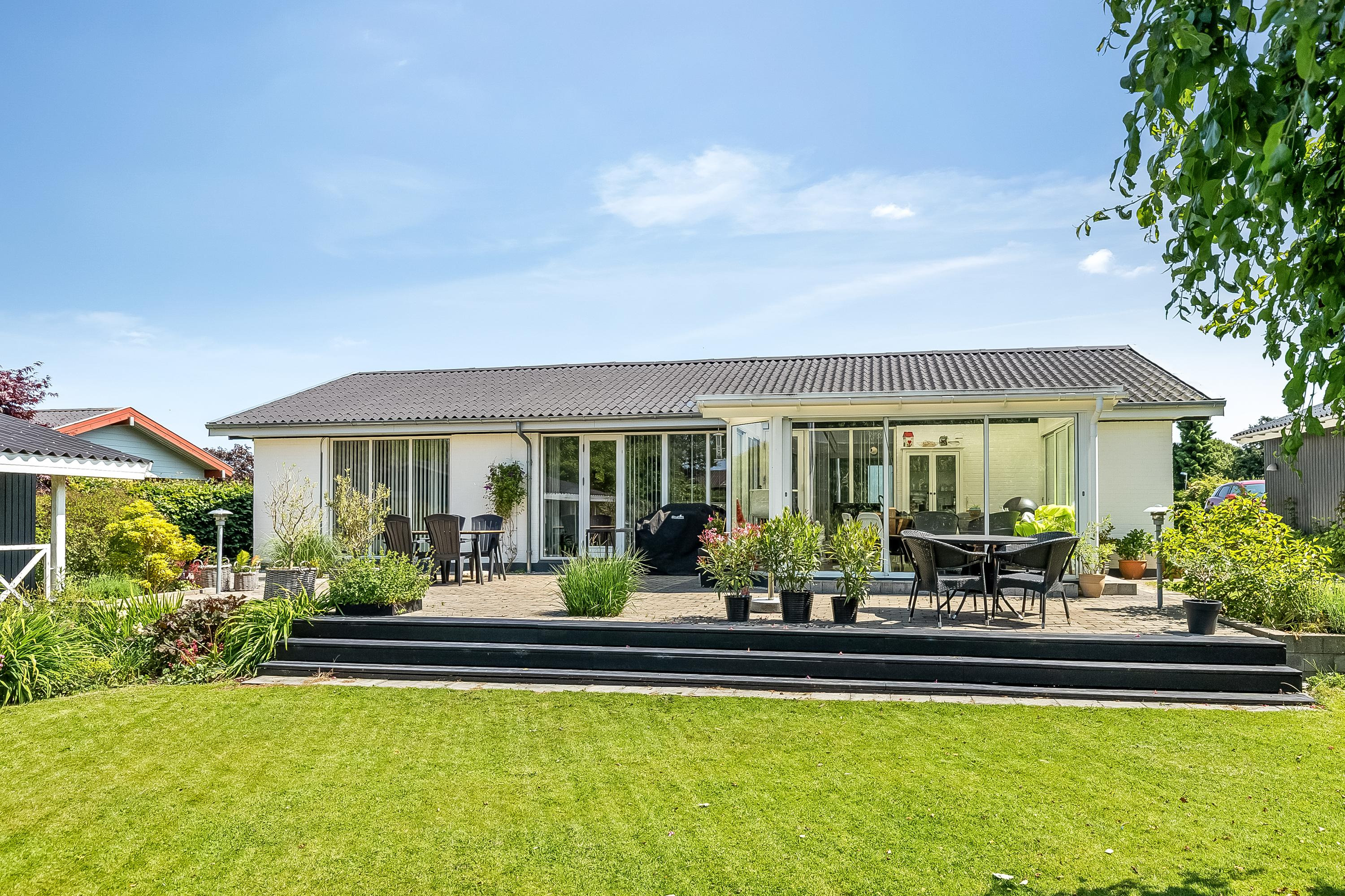 Indflytningsklar 1-plans villa med stor have og dobbelt garage