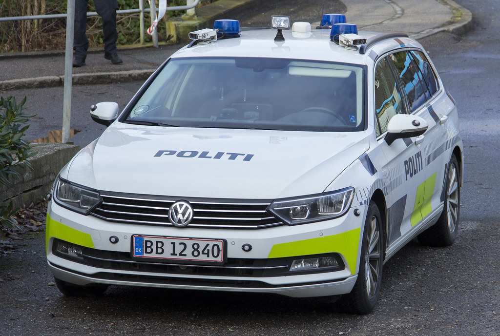 Bilist blev sur på fotovogn og er nu blevet sigtet