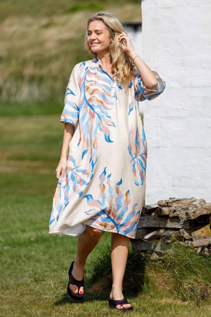 Rosengreen tilbyder flot kjole fra Black Colour til nedsat pris