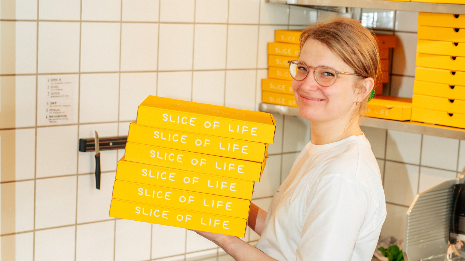 Fællesspisning med pizza hos Slice of Life i Løkken