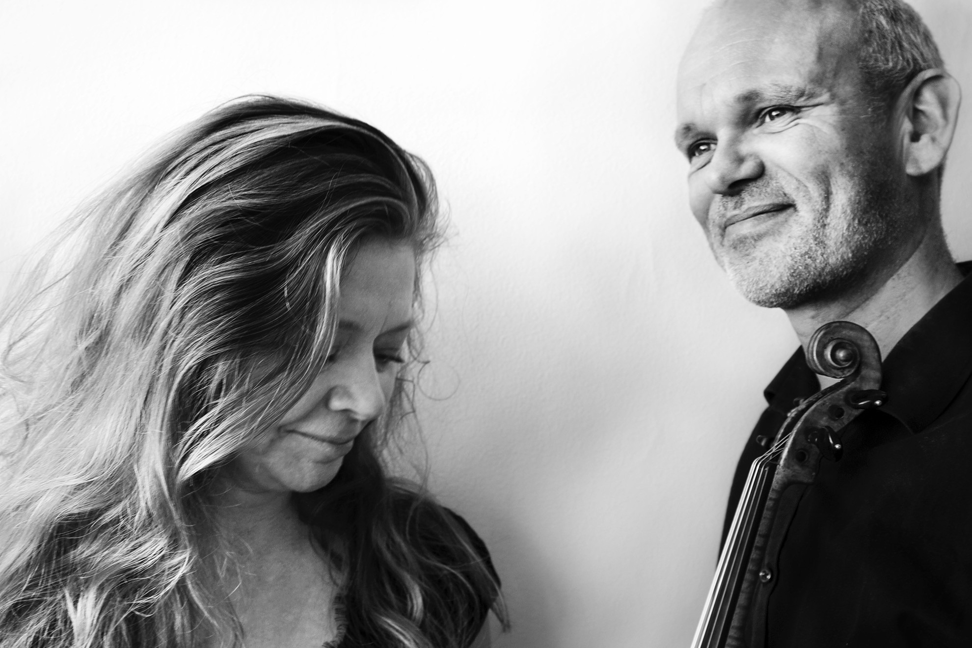  Koncert med Christina Bjørkøe,  klaver og Johannes Søe, violin Skovvejskirken søndag den 14. april kl. 15