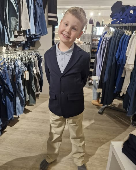 Børneshoppen Brønderslev: Oscar finder smart festtøj til konfirmation