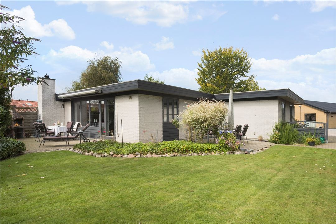 Til salg hos EDC Vejen: Ind­flyt­nings­klar villa i lukket lomme