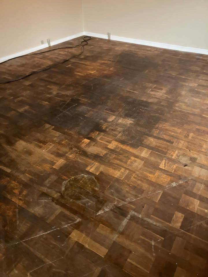 MS Tømrer & Gulvservice redder 55 år gammelt parketgulv fra lossepladsen