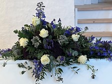 Østhimmerlands Begravelsesforretning ApS viser eksempel på personlig afsked med blomsterpyntet kiste