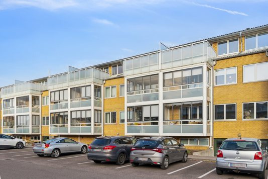 Indflytningsklar 3V'er lejlighed med en overdækket altan