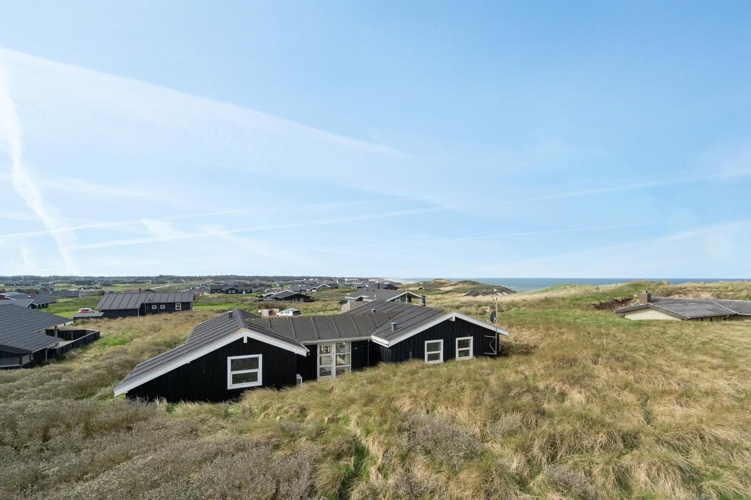 Mæglerhuset Vestkysten I/S sætter pris på indbydende sommerhus tæt på Vesterhavet