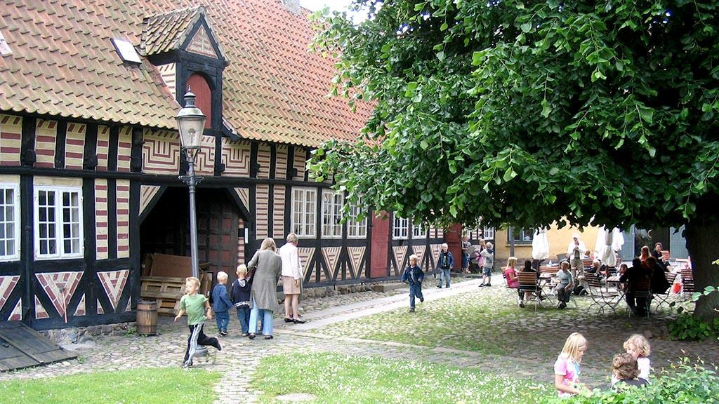 Dåbstraditioner og slavehandel: En historisk dag i Holbæk