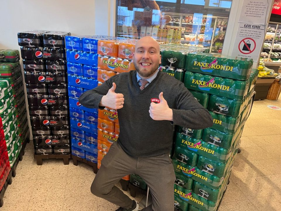 Meny Hobro tilbyder sodavand i 18-pak til 54,95 kr.