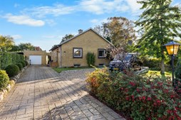 Kirkevej 19 og 1 anden boliger er kommet til salg denne uge i Broby - se boligerne her.