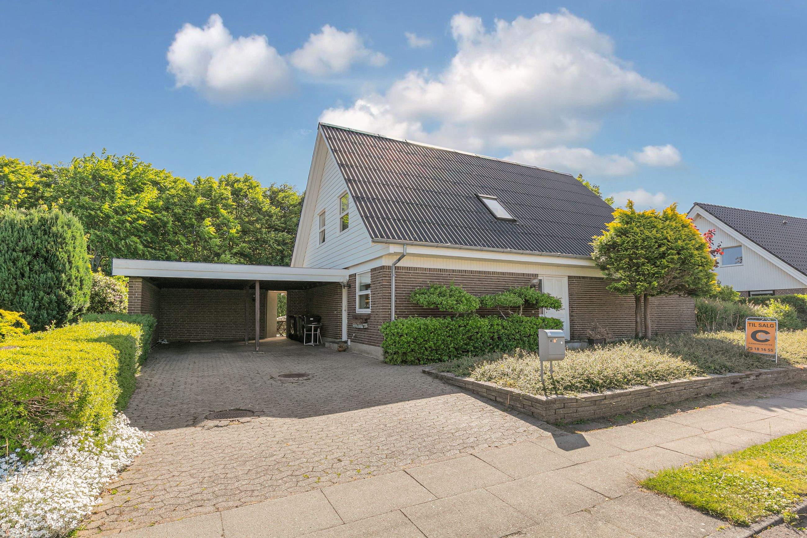 Egedesmindevej 85, 6715 Esbjerg N Velholdt 2 plans villa på 151 m2 med tilhørende carport i Gj. Nord