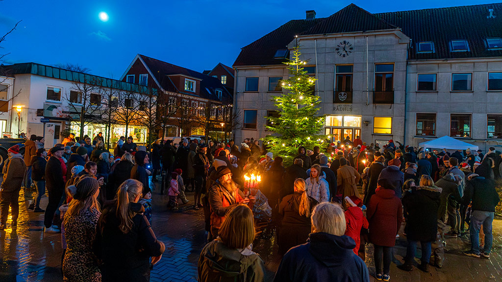 Juletræstænding og hygge på Torvet i Gråsten