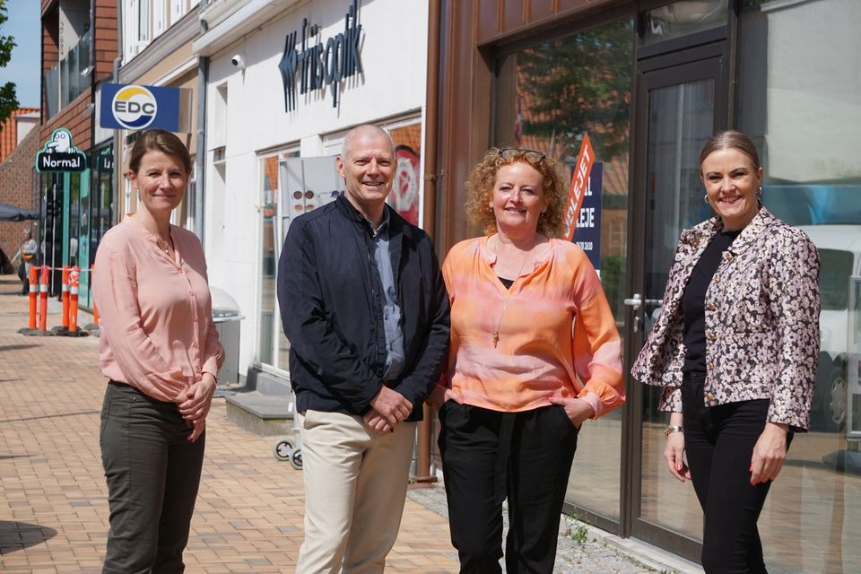 Efter tilsagn om millioninvesteringer: Butiksvinduerne fyldes med rekordfart i Juelsminde