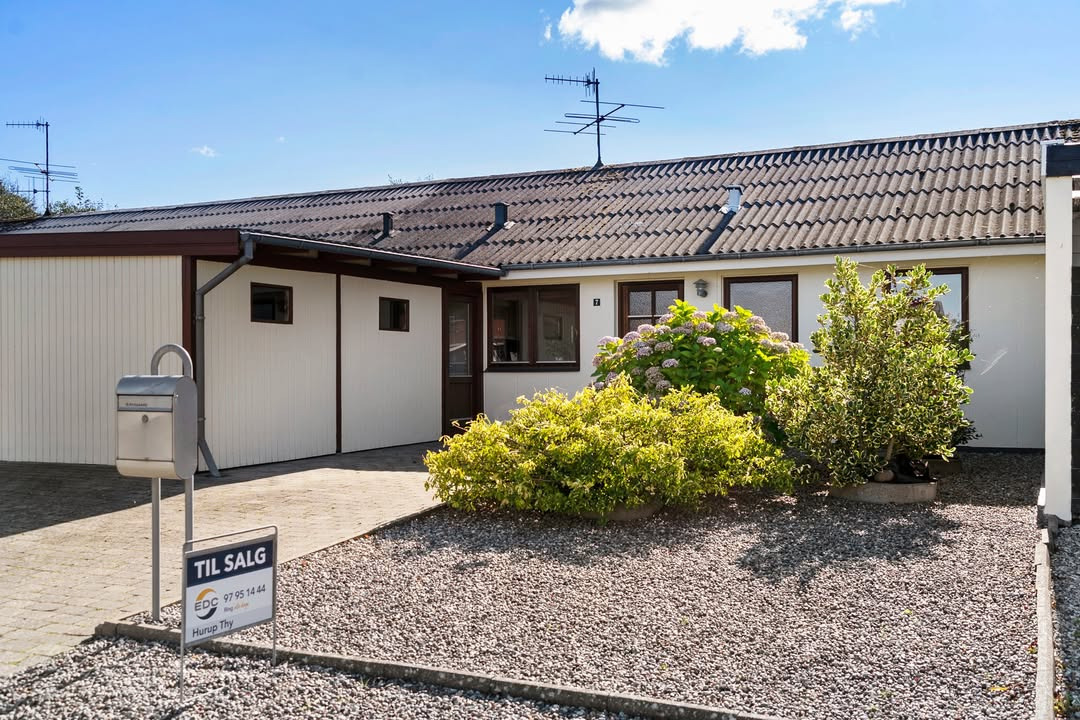 EDC Hurup Thy tilbyder centralt rækkehus i Bedsted med lukket have og udestue